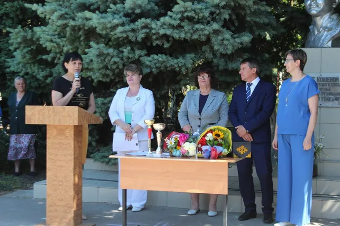 photo_5368811735814889053_w