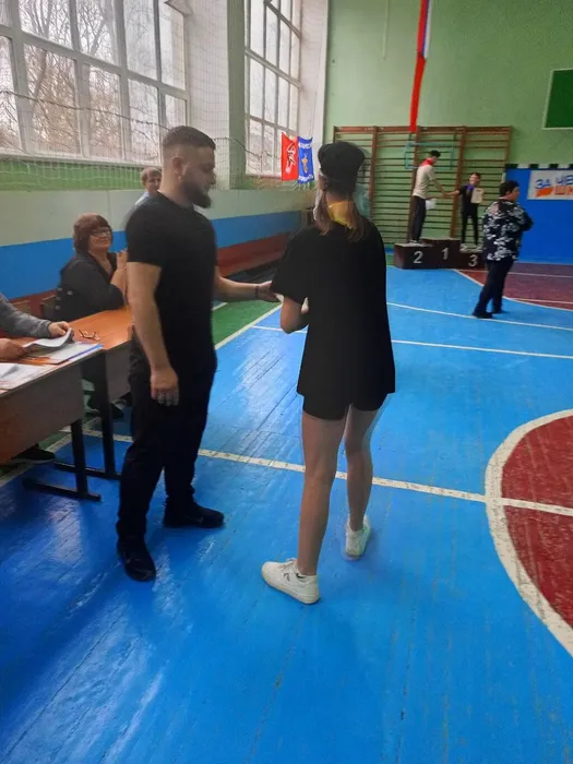 photo_5375382898338813223_y