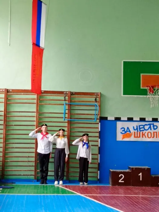 photo_5375382898338813270_y