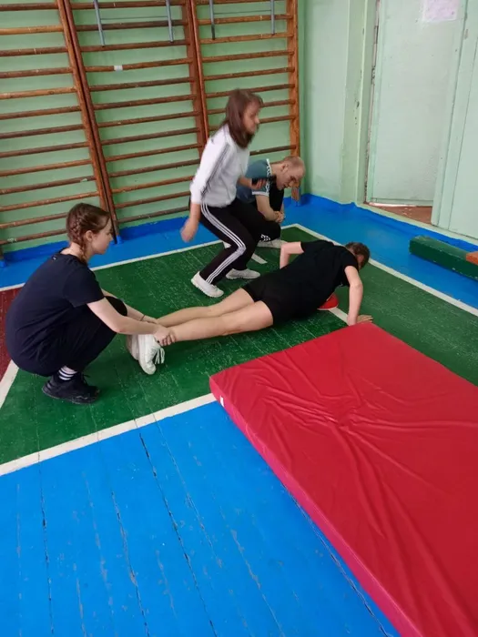 photo_5375382898338813253_y