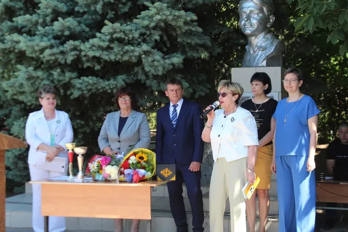 photo_5368811735814889052_w