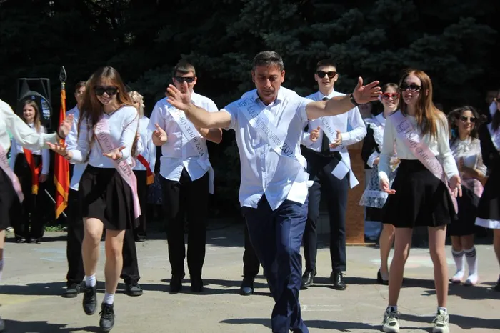 photo_5368811735814889068_w